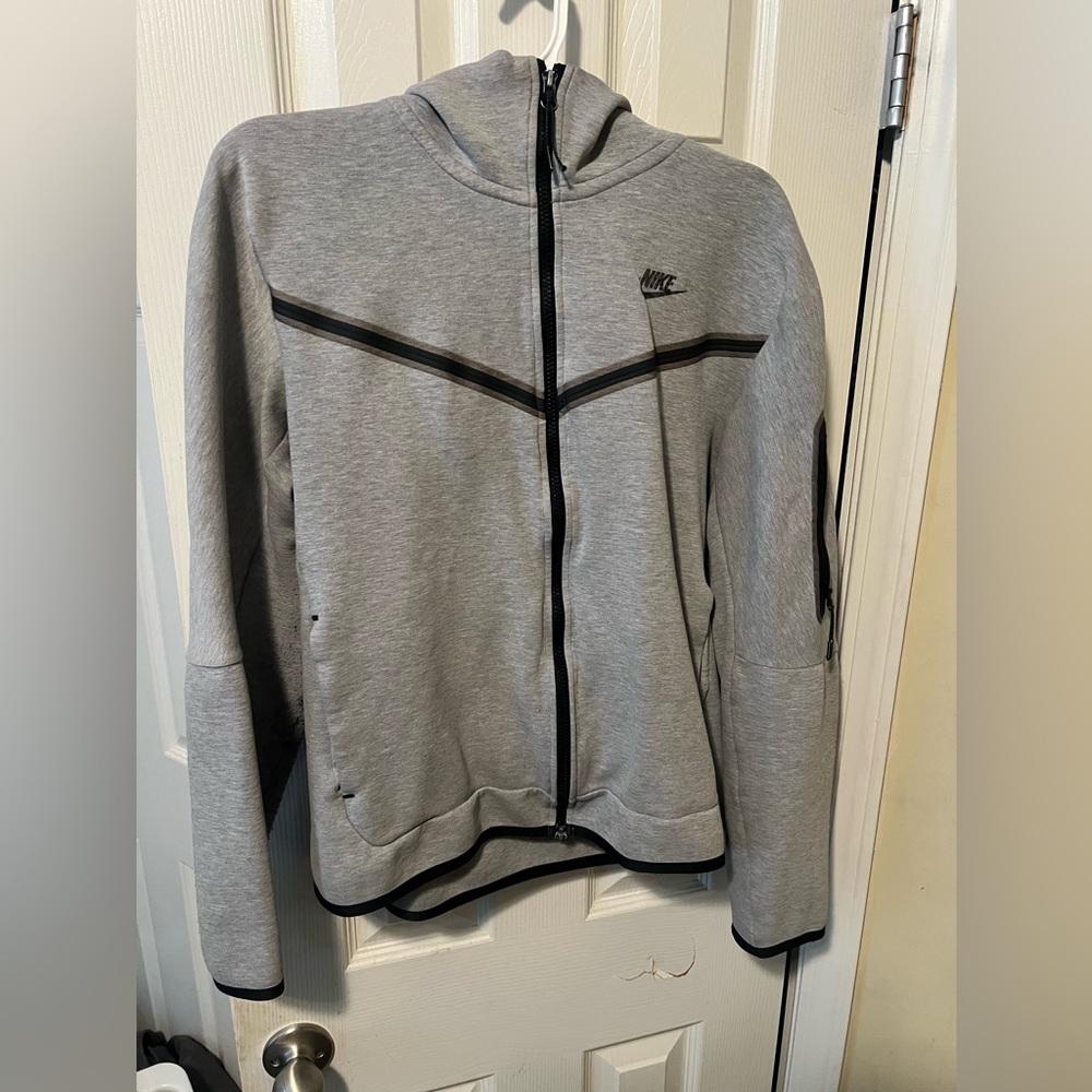 Nike Tech Fleece Hoodie – Gray/Black (Size M)